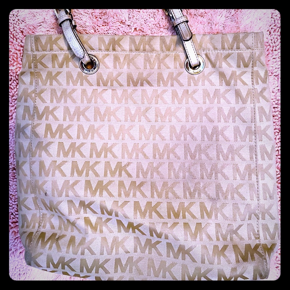 Micheal Kors Tote!
